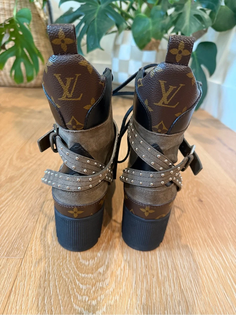 Louis Vuitton • Laureate Boot